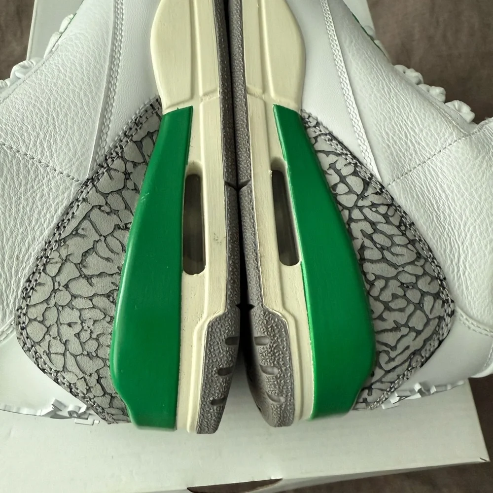 100% AUTHENTIC Wmns Air Jordan 3 Retro 'Lucky Green' - Picture 11 of 15